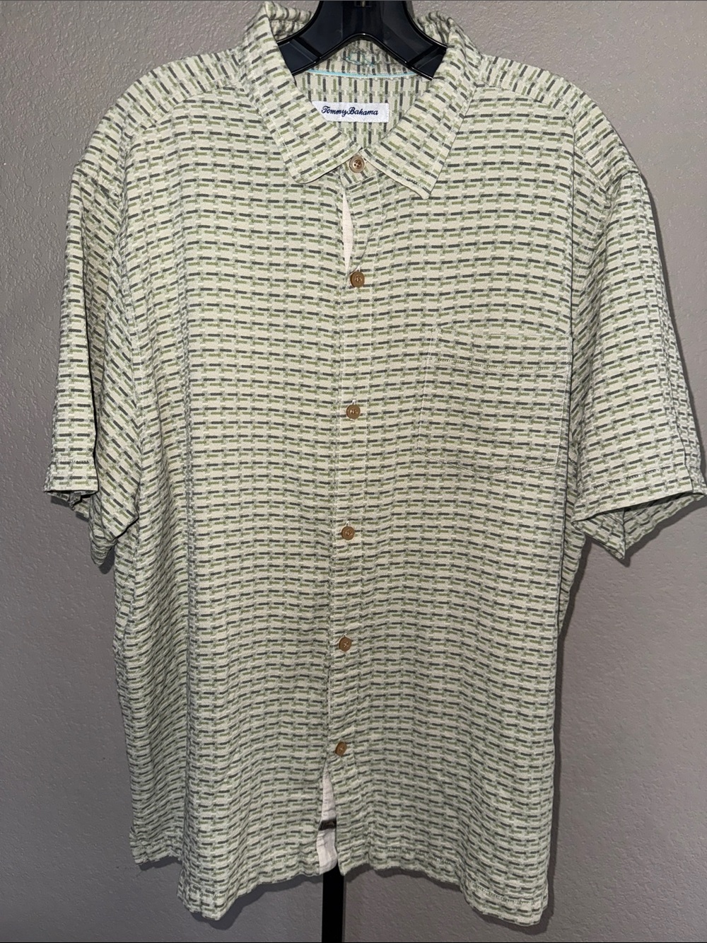 Tommy Bahama Short-Sleeve Button-Down in Cream and Light Green 100% Silk XL